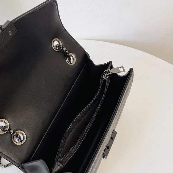 ❤️STUDDED SILVER CHAIN SHOULDER OR CROSSBODY BAG - Picture 4 of 7